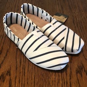 Toms White/Navy Riviera Stripe size 9